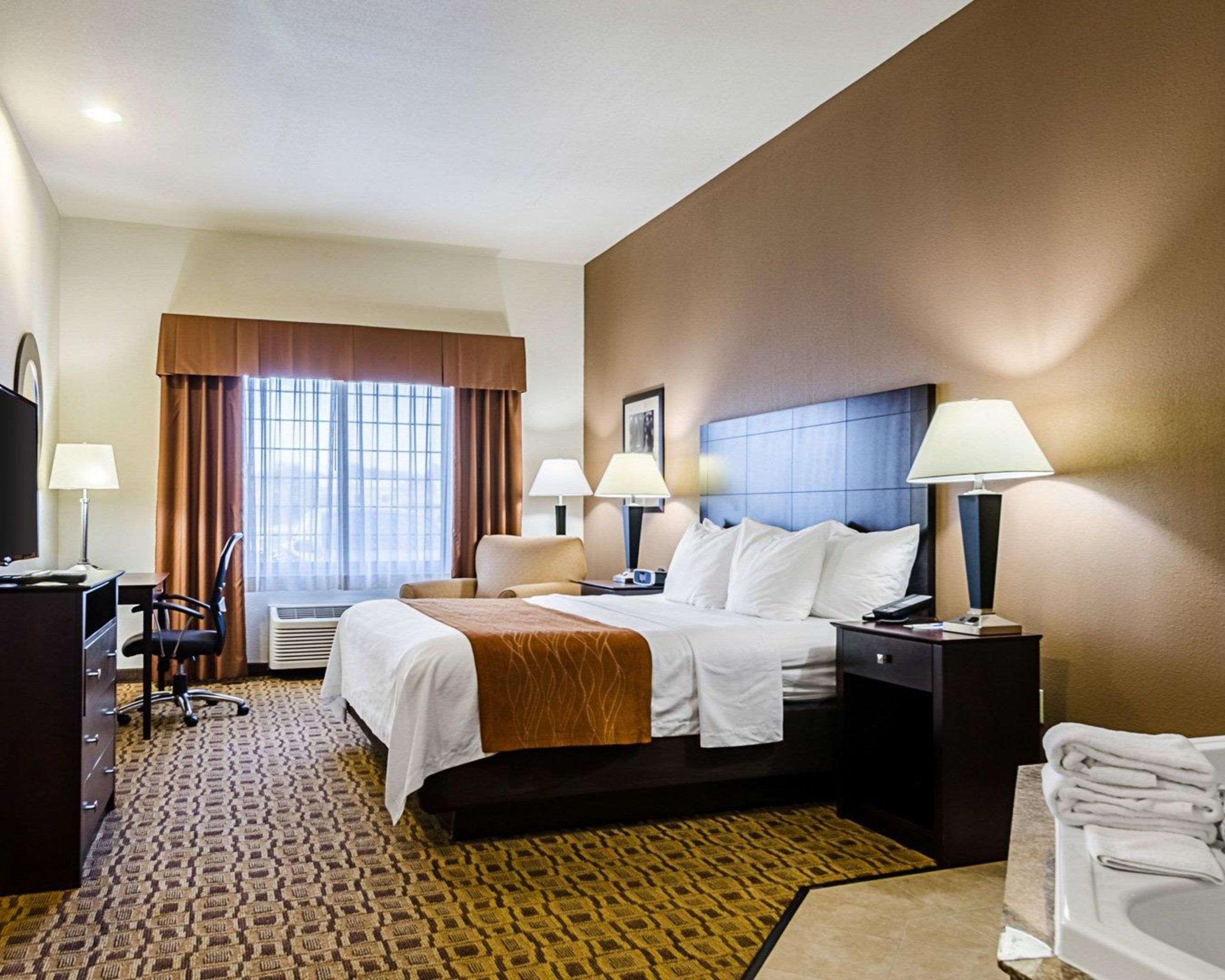 Comfort Inn & Suites Lawrence - University Area Екстер'єр фото