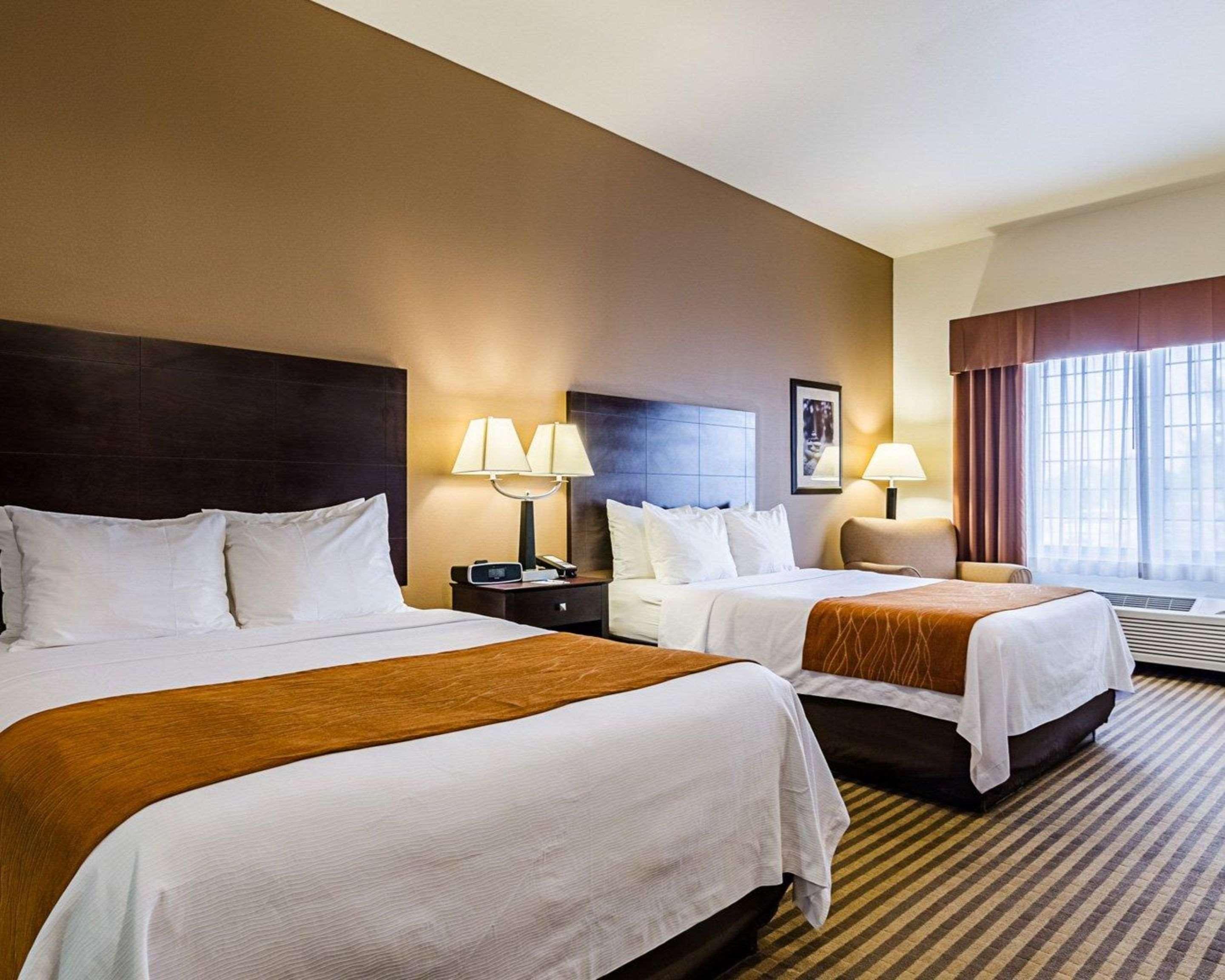Comfort Inn & Suites Lawrence - University Area Екстер'єр фото