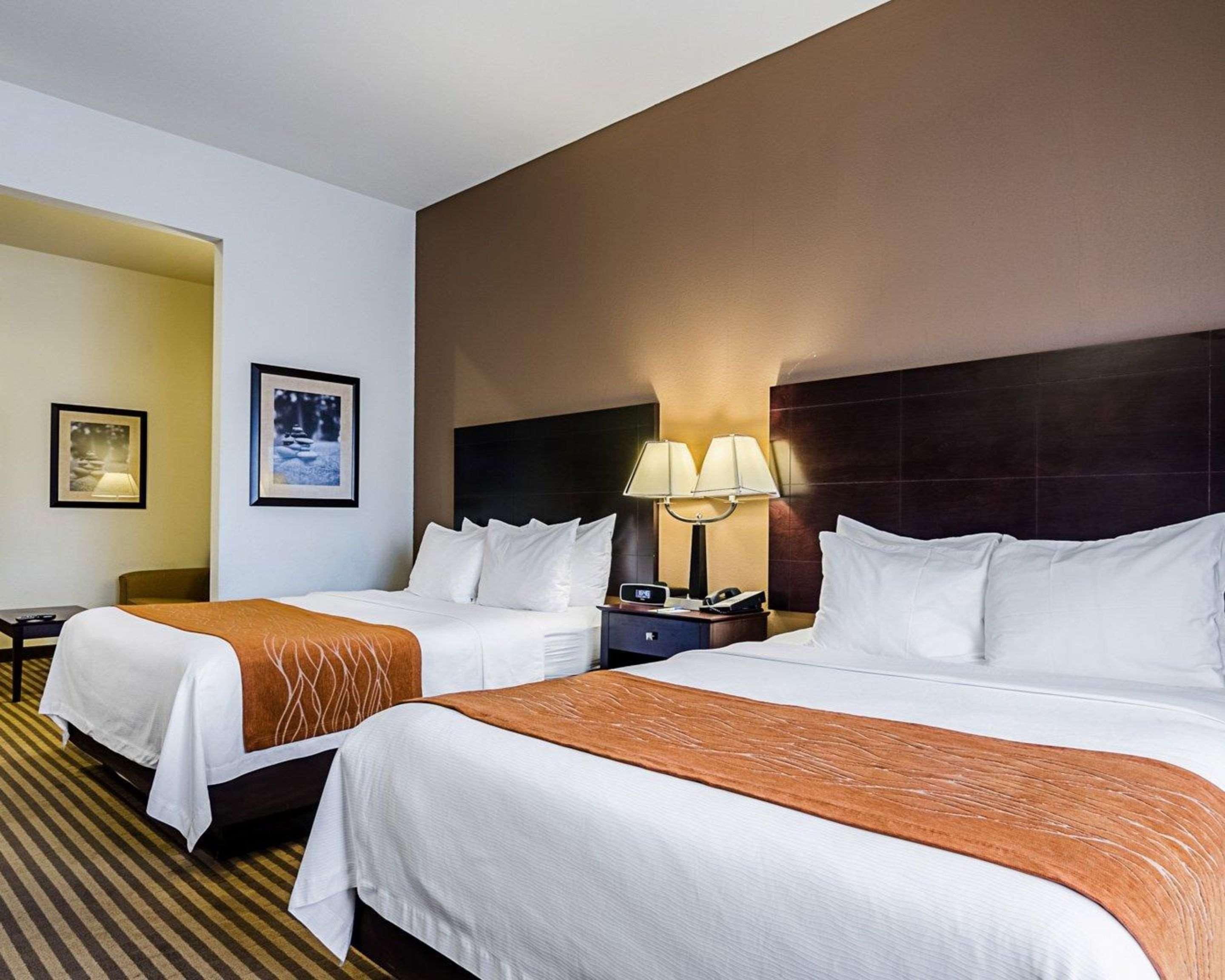 Comfort Inn & Suites Lawrence - University Area Екстер'єр фото