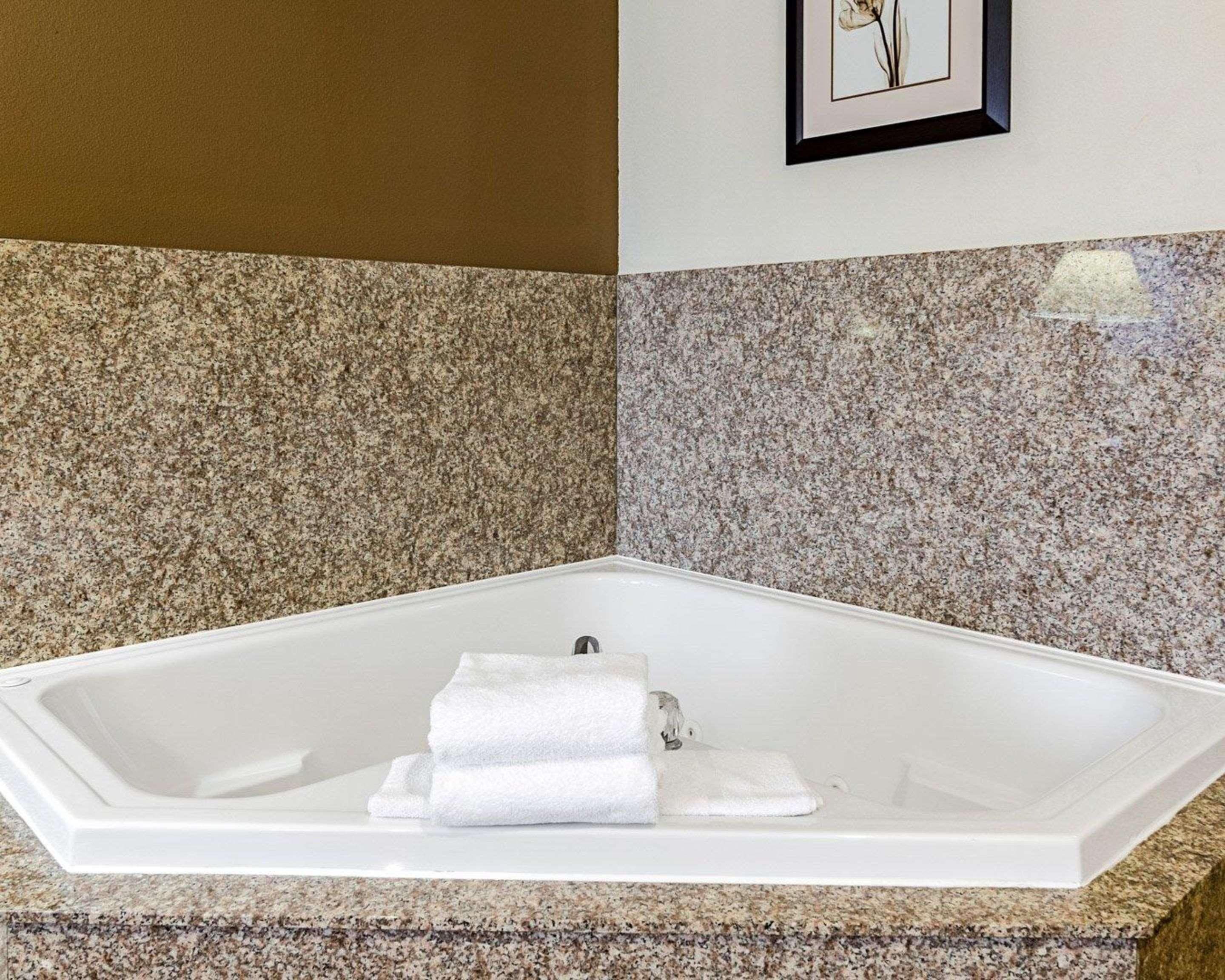 Comfort Inn & Suites Lawrence - University Area Екстер'єр фото