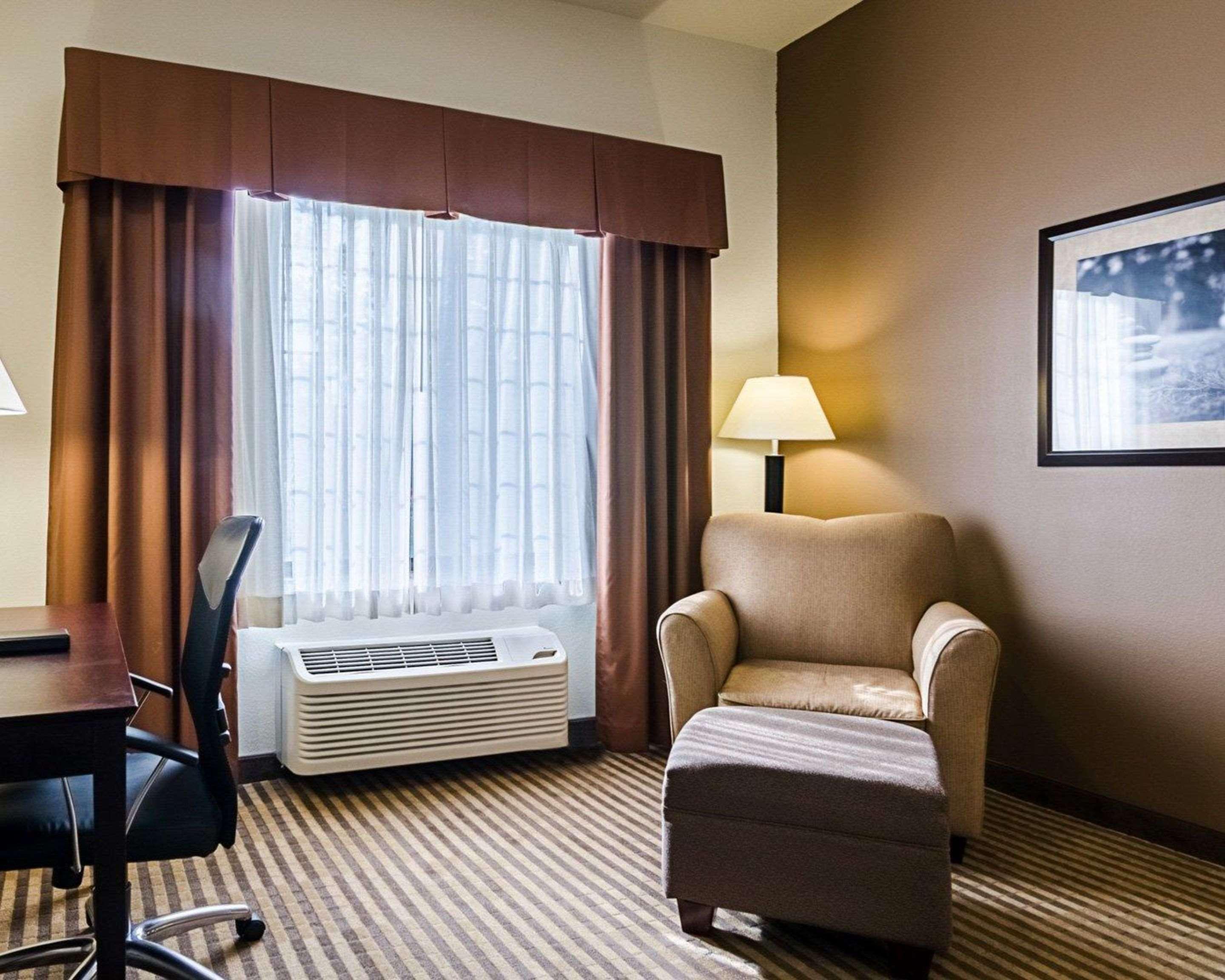 Comfort Inn & Suites Lawrence - University Area Екстер'єр фото