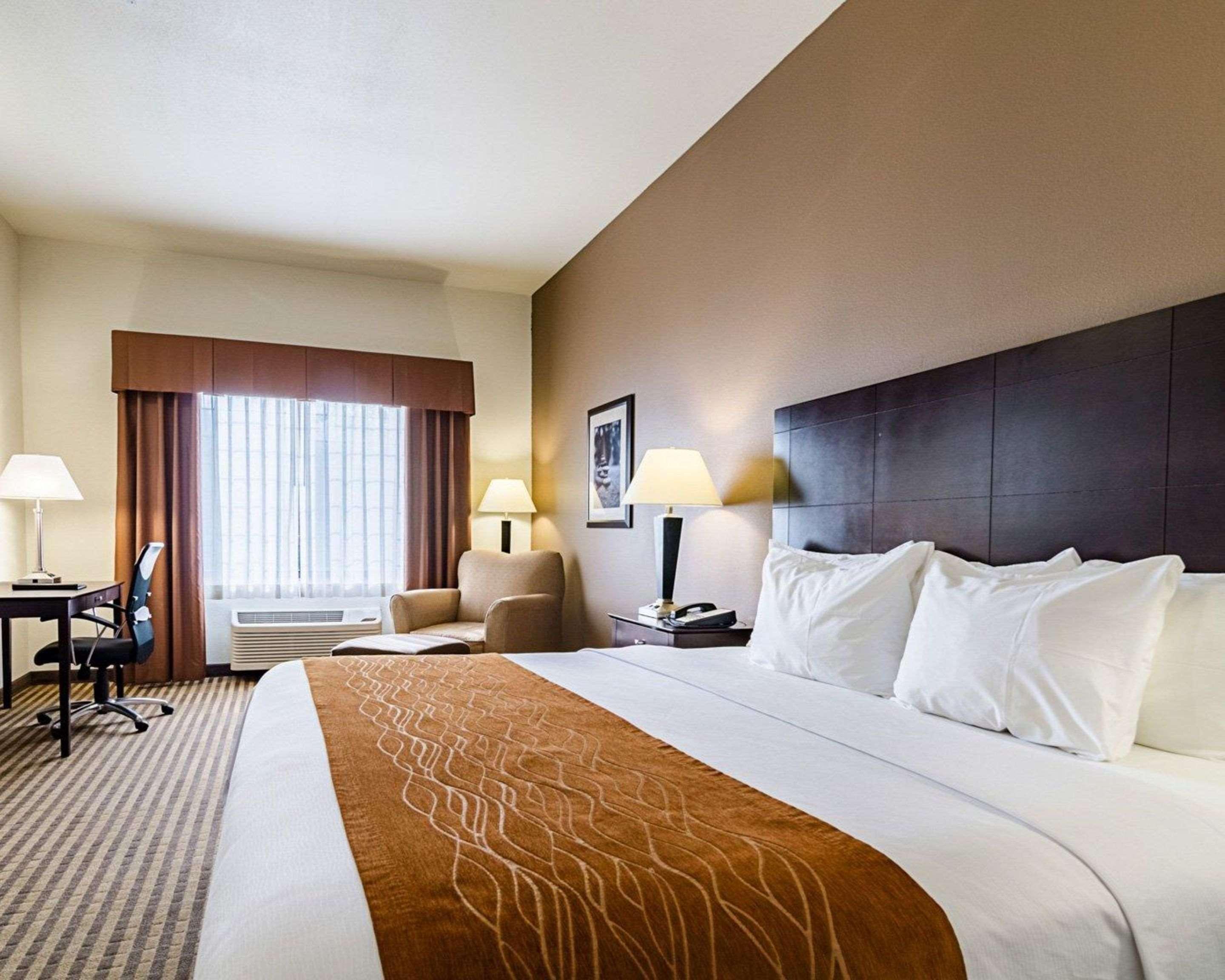 Comfort Inn & Suites Lawrence - University Area Екстер'єр фото