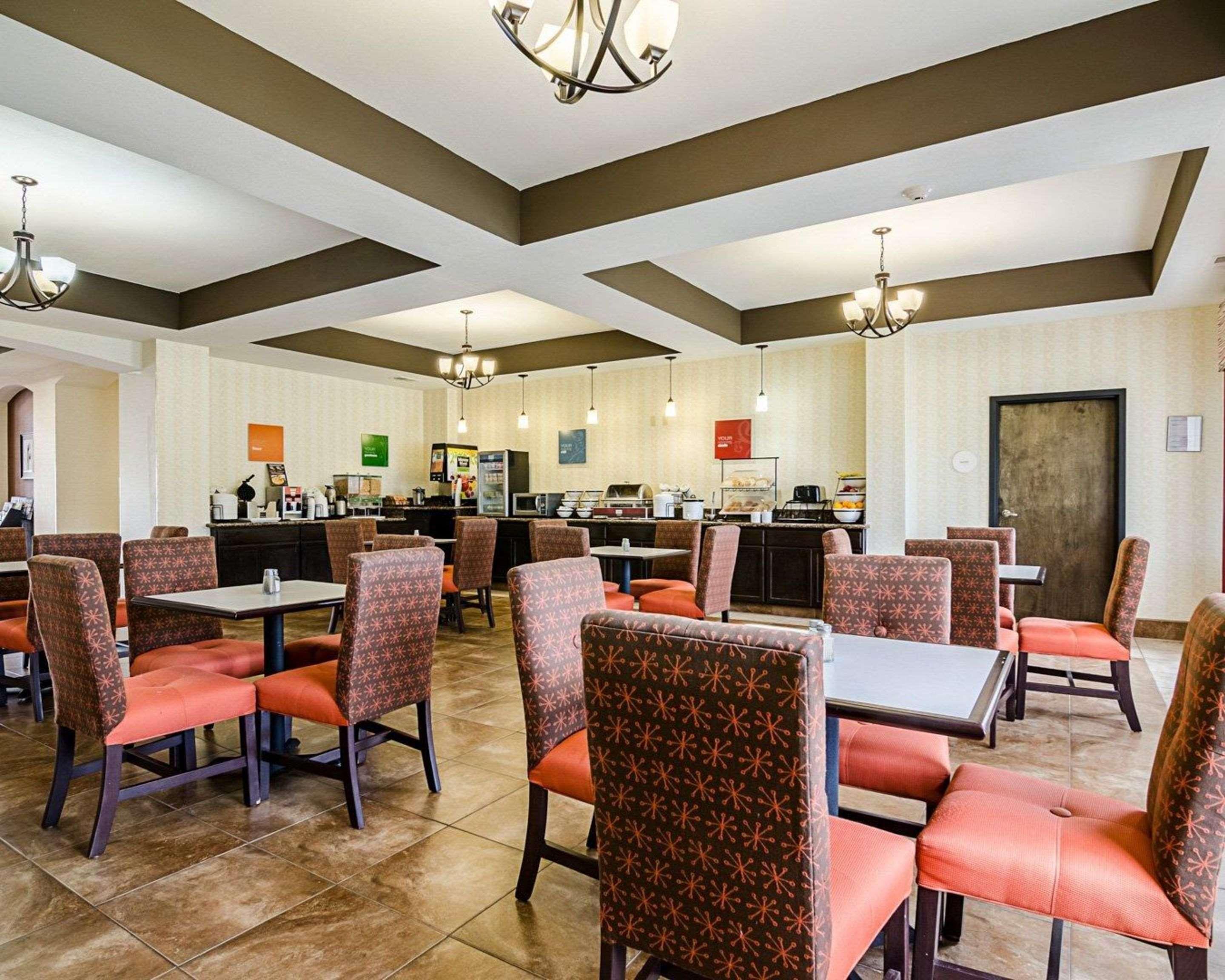 Comfort Inn & Suites Lawrence - University Area Екстер'єр фото