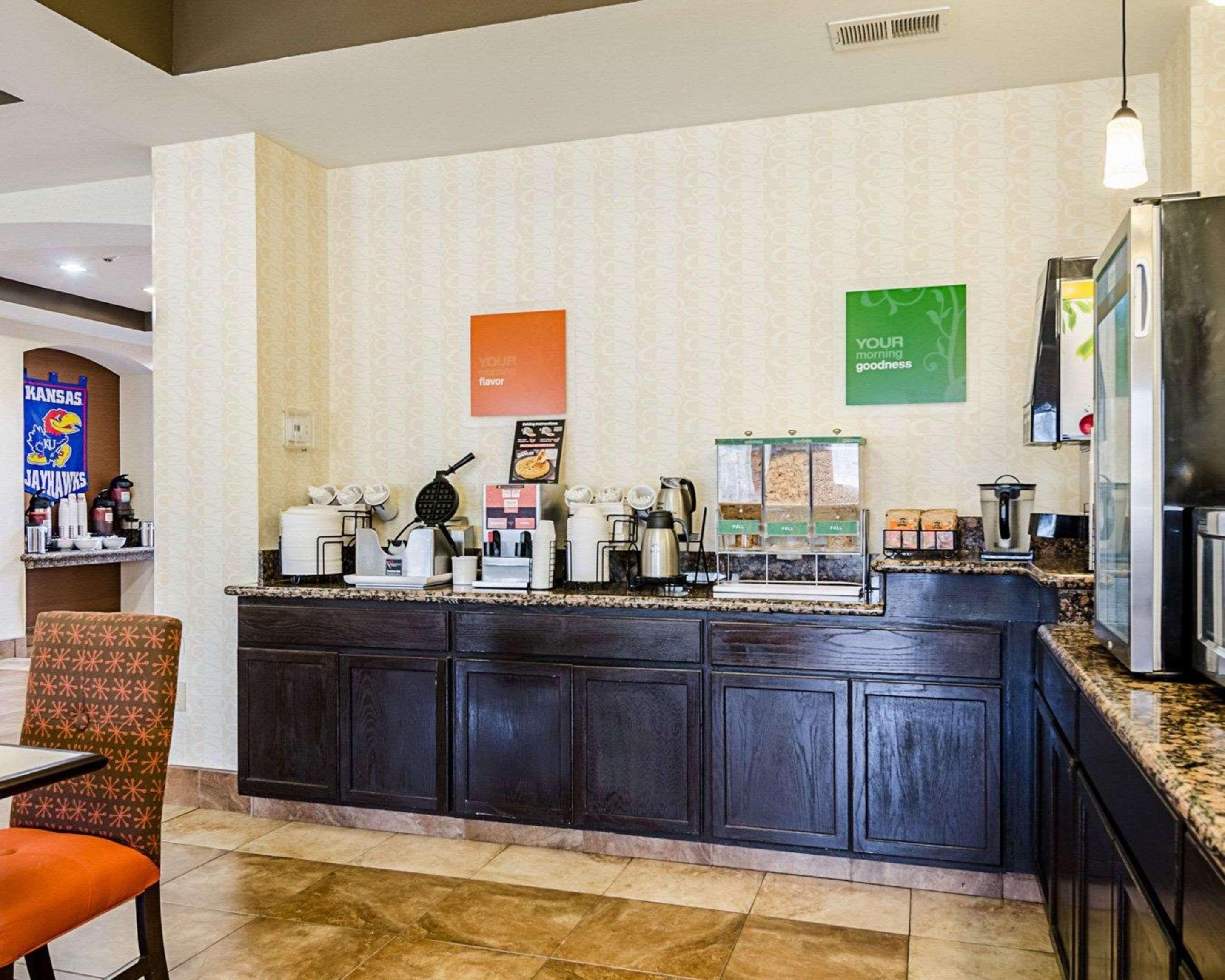 Comfort Inn & Suites Lawrence - University Area Екстер'єр фото