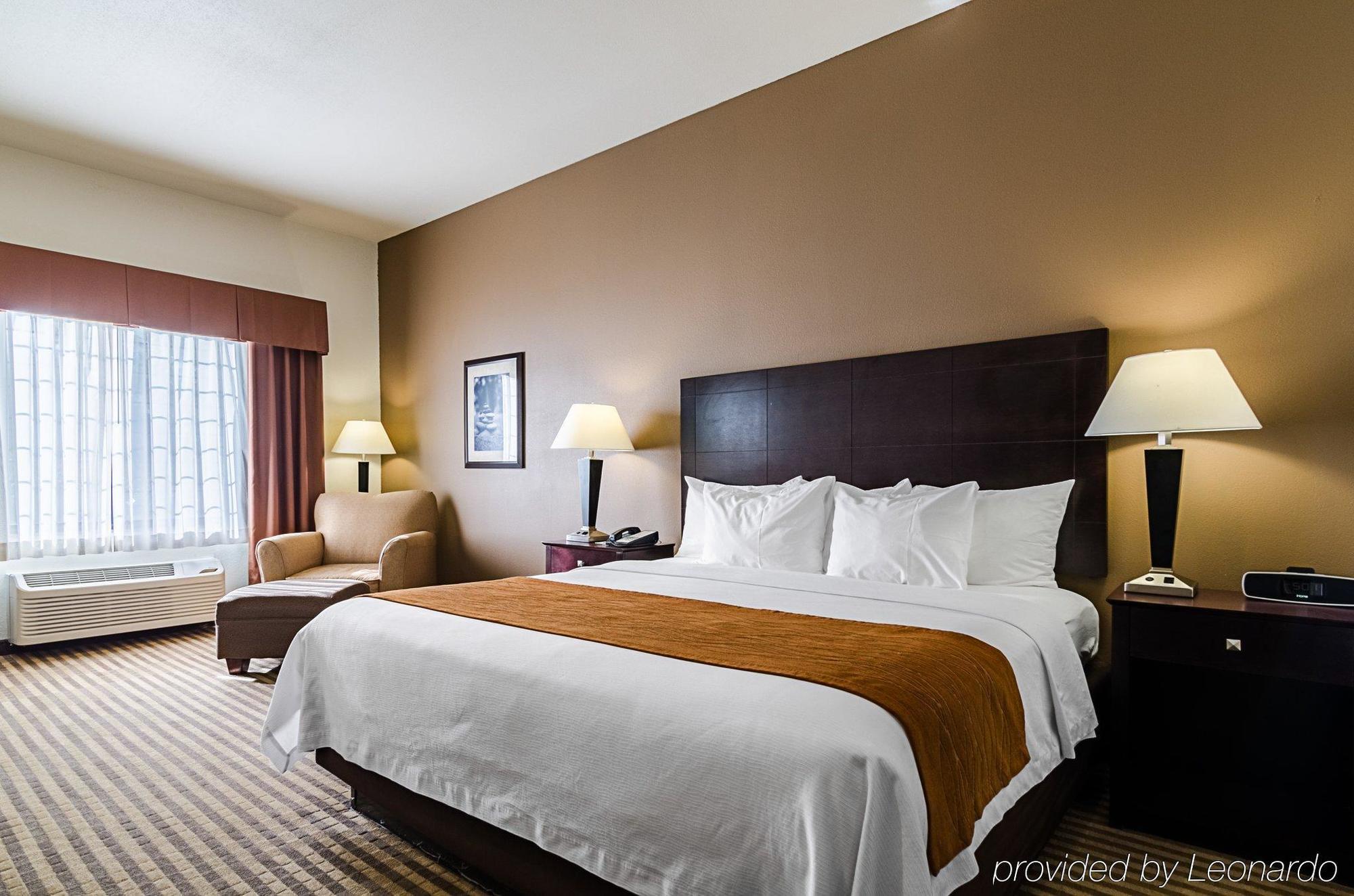 Comfort Inn & Suites Lawrence - University Area Екстер'єр фото