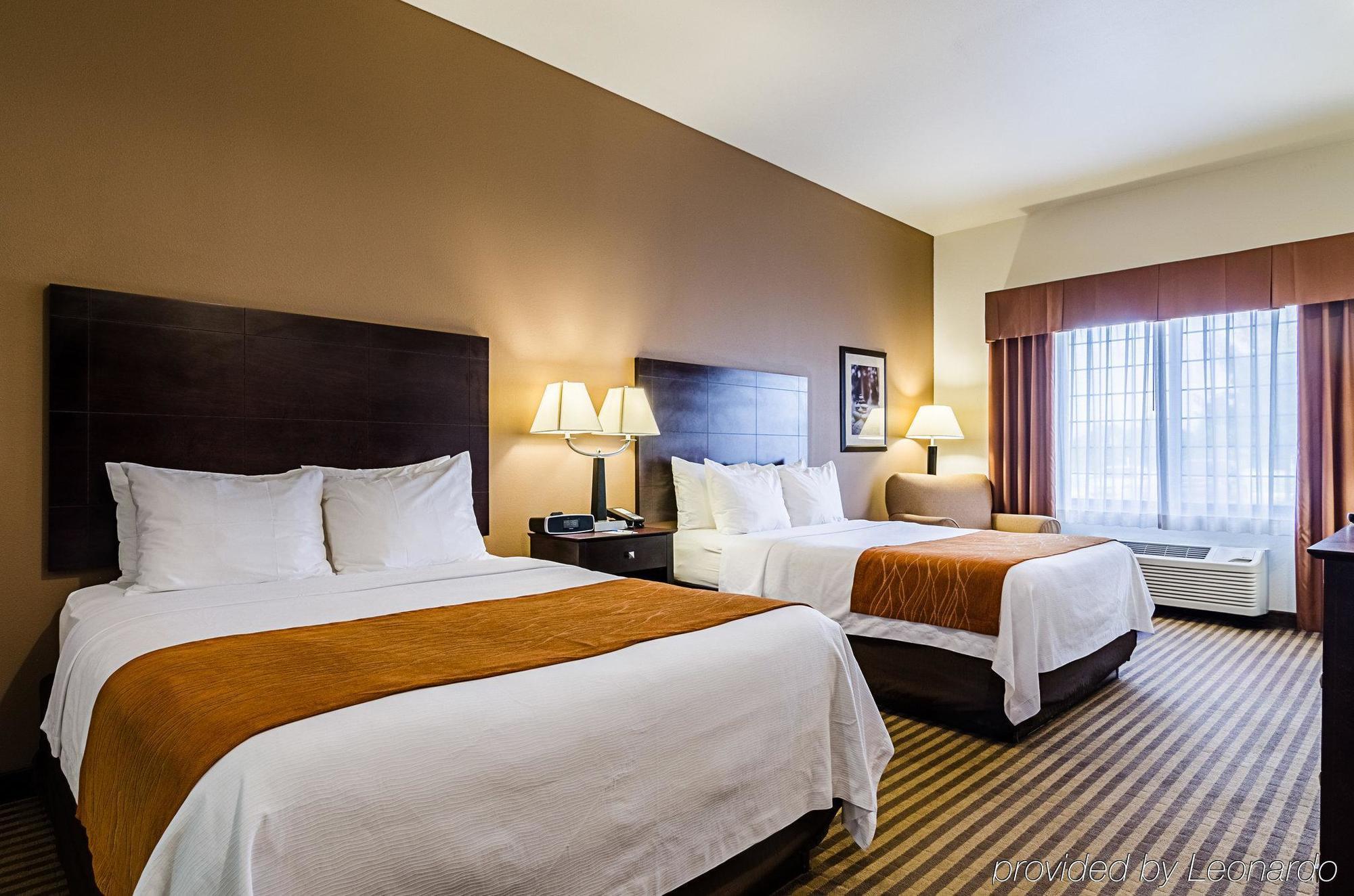 Comfort Inn & Suites Lawrence - University Area Екстер'єр фото