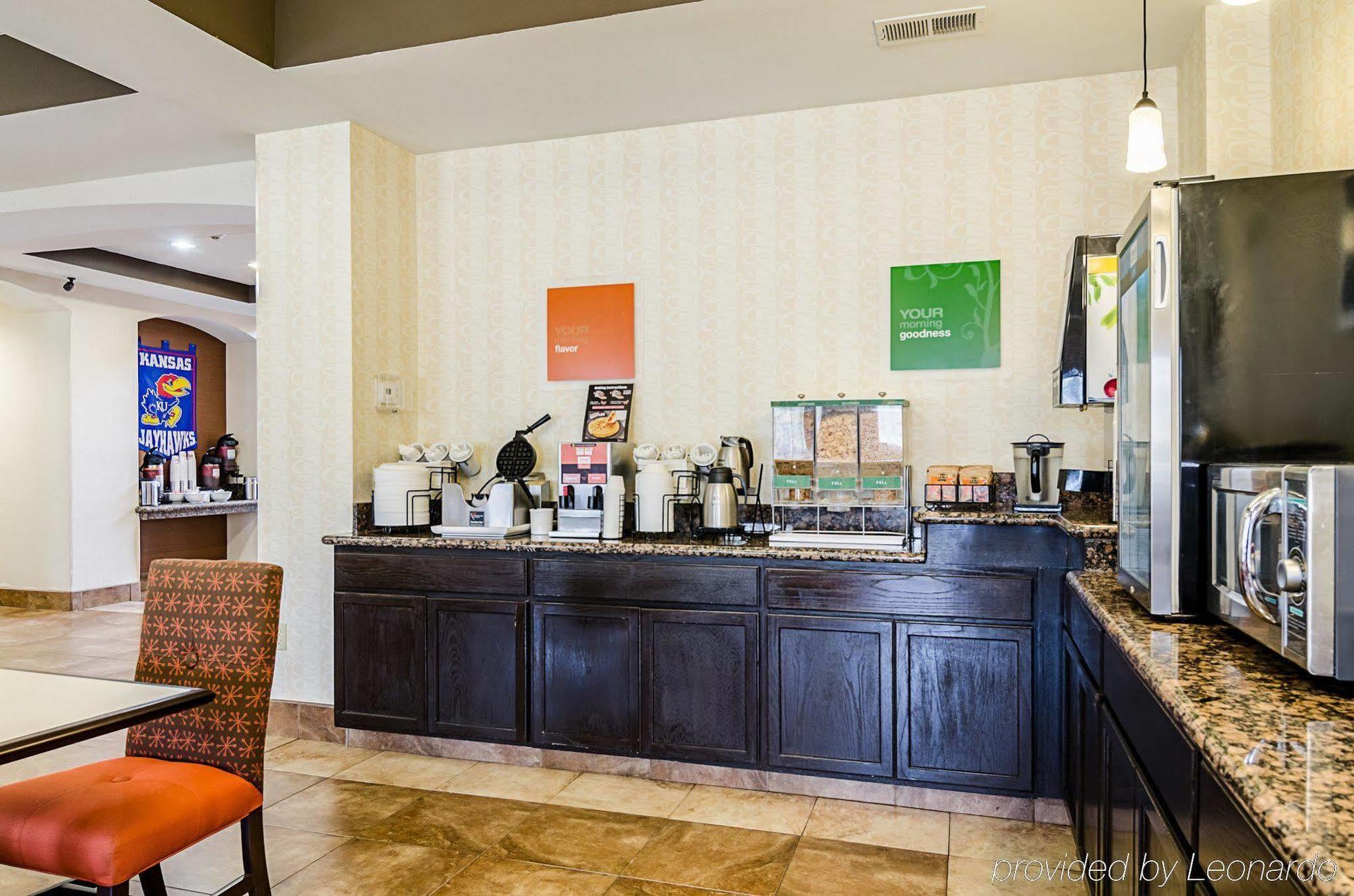 Comfort Inn & Suites Lawrence - University Area Екстер'єр фото