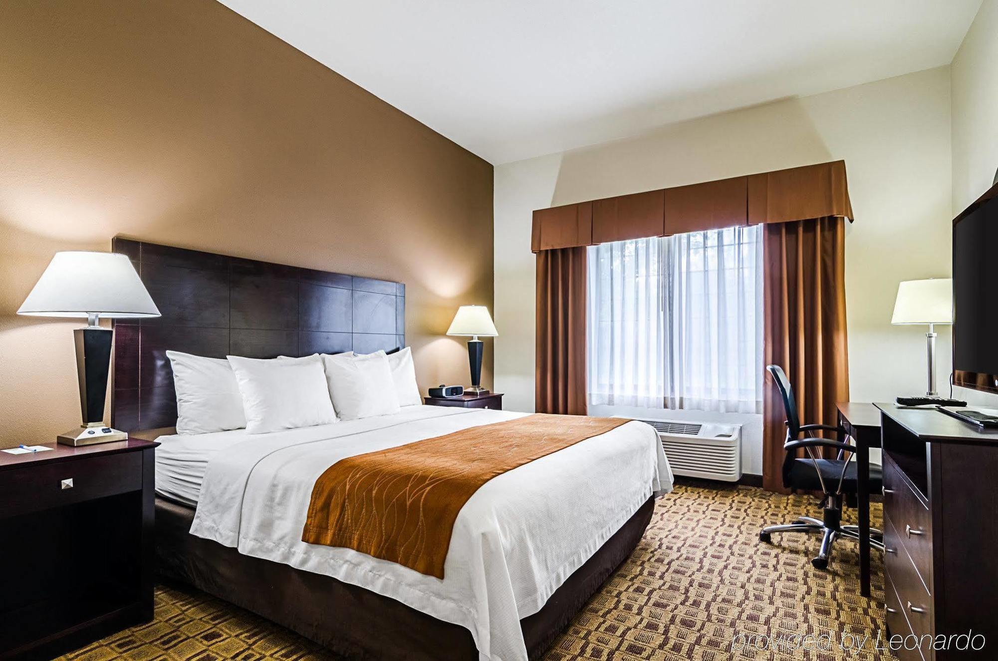 Comfort Inn & Suites Lawrence - University Area Екстер'єр фото